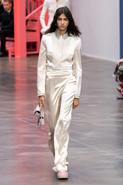 Look 64